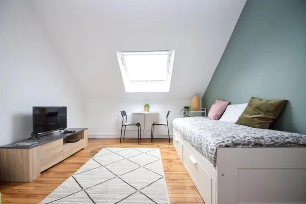 Disponible - Appartement Entier - 10Mn Rer B Aeroport Cdg - Paris Gare Du Nord, T11 Express, Le Bourget, Tout Equipe, Netflix Gratuit, 3 Personnes, 4Eme Etage, Escaliers, Parc Des Expositions, Parking Rue Gratuit Apres 19H Drancy Exterior foto