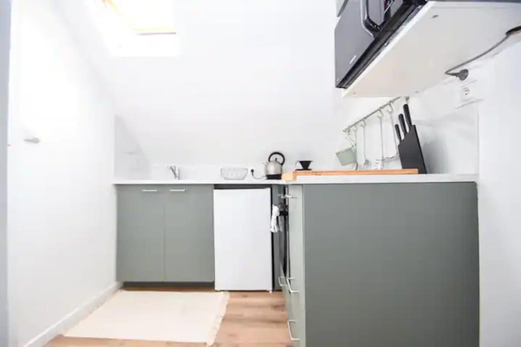 Disponible - Appartement Entier - 10Mn Rer B Aeroport Cdg - Paris Gare Du Nord, T11 Express, Le Bourget, Tout Equipe, Netflix Gratuit, 3 Personnes, 4Eme Etage, Escaliers, Parc Des Expositions, Parking Rue Gratuit Apres 19H Drancy Exterior foto