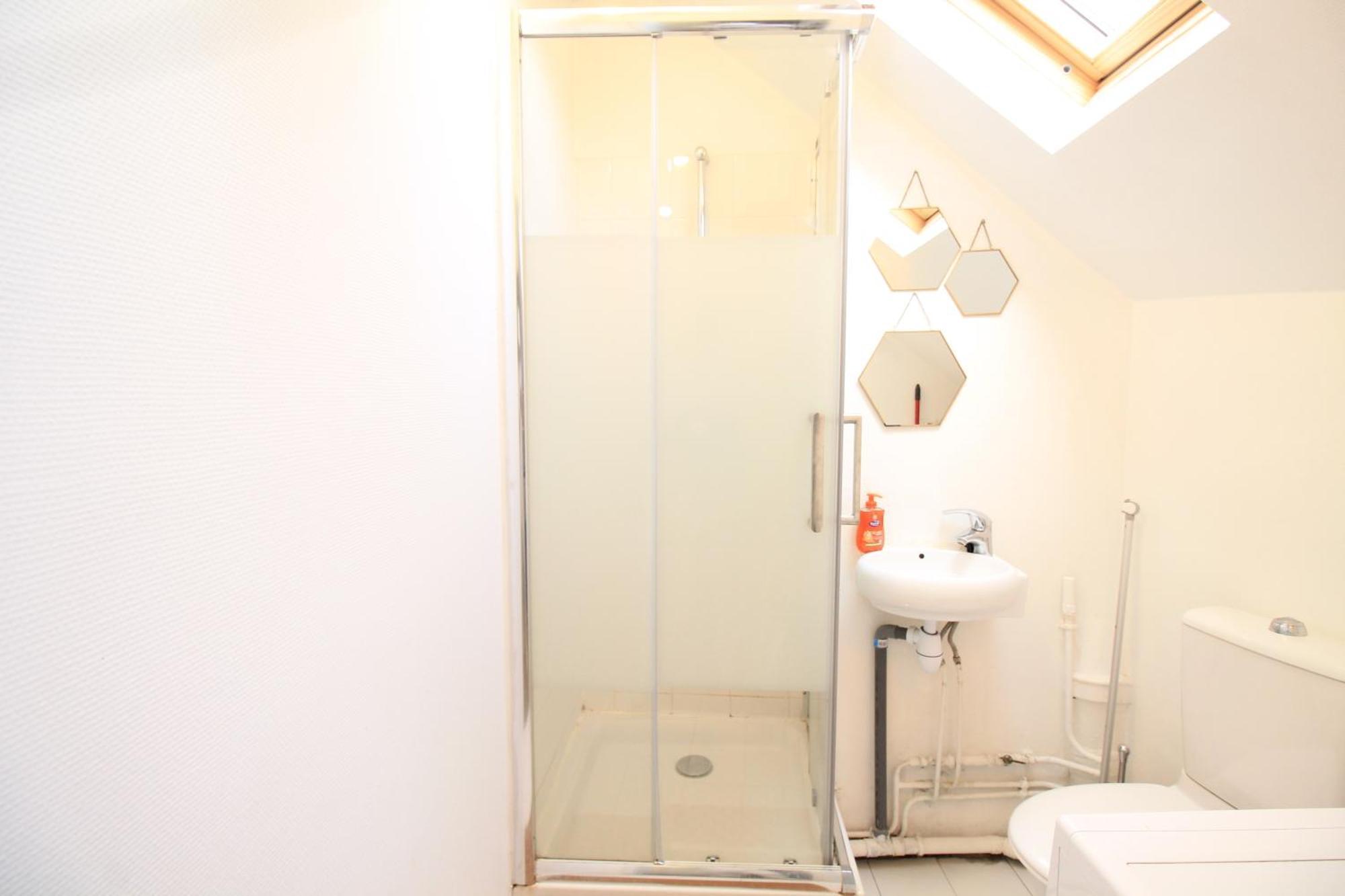 Disponible - Appartement Entier - 10Mn Rer B Aeroport Cdg - Paris Gare Du Nord, T11 Express, Le Bourget, Tout Equipe, Netflix Gratuit, 3 Personnes, 4Eme Etage, Escaliers, Parc Des Expositions, Parking Rue Gratuit Apres 19H Drancy Exterior foto